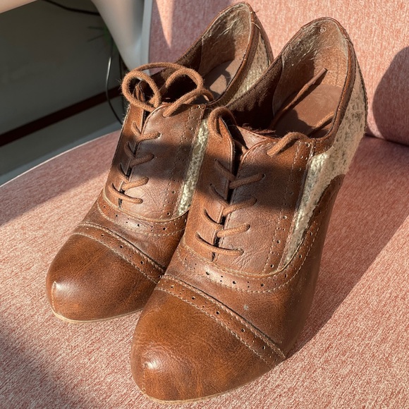 Charlotte Russe lace platform heels - Picture 2 of 8